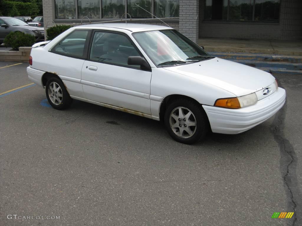 1996 Escort LX Sedan - Oxford White / Gray photo #14