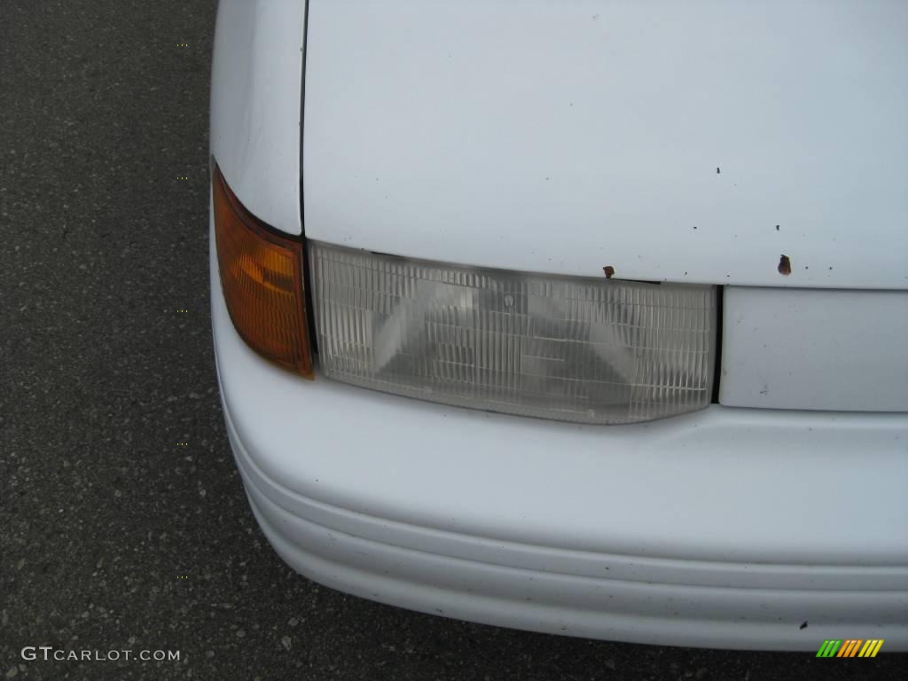 1996 Escort LX Sedan - Oxford White / Gray photo #16