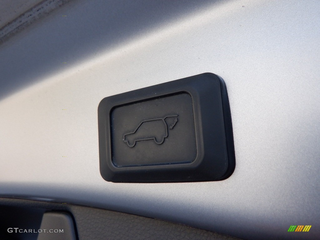 2020 RAV4 XLE Premium AWD - Silver Sky Metallic / Black photo #30