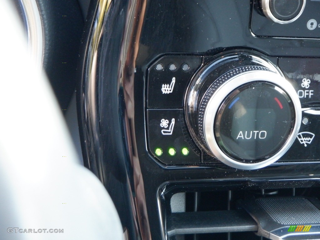 2020 Toyota Highlander Limited AWD Controls Photo #146613236