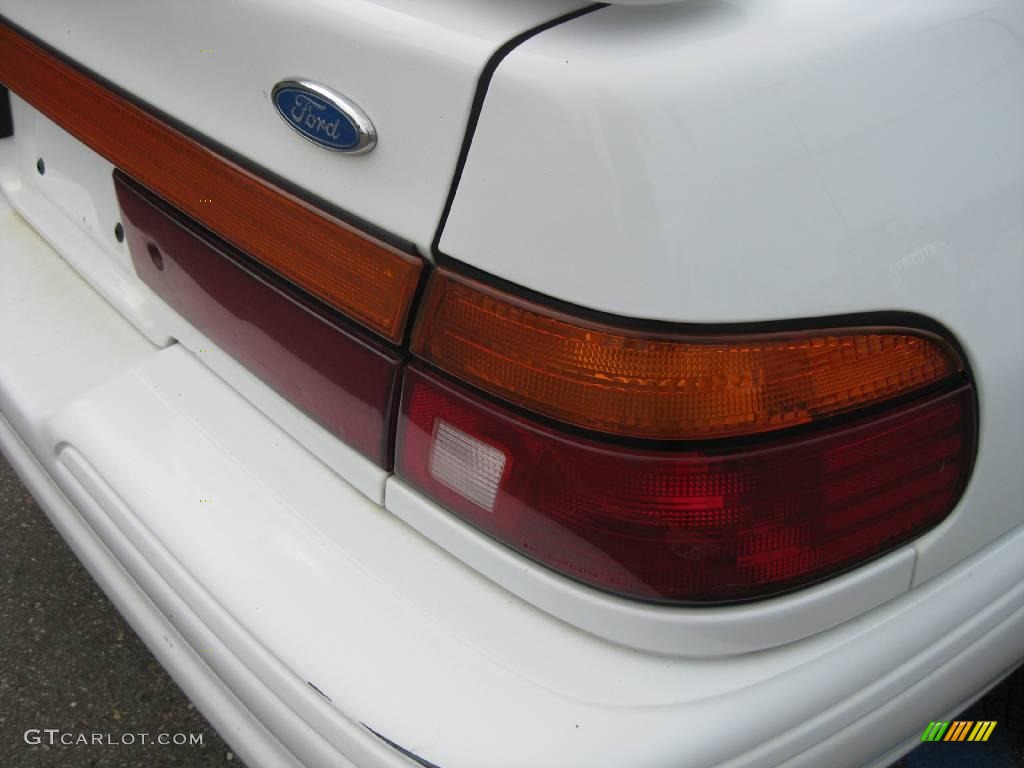 1996 Escort LX Sedan - Oxford White / Gray photo #19