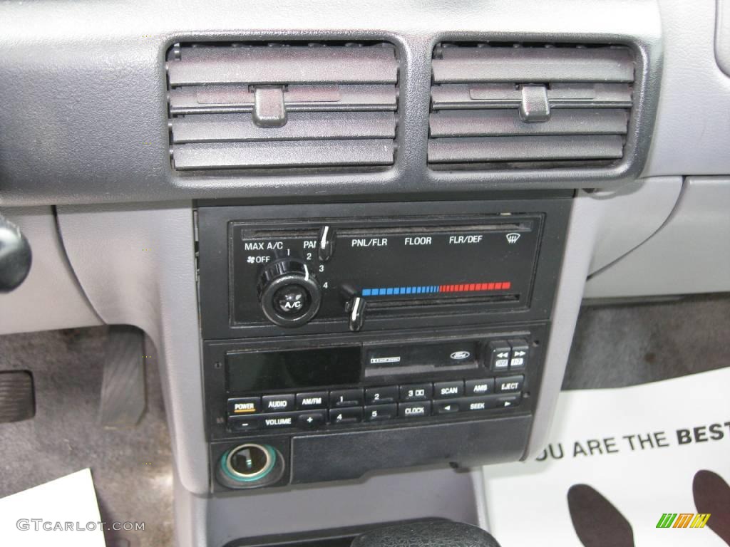 1996 Escort LX Sedan - Oxford White / Gray photo #28