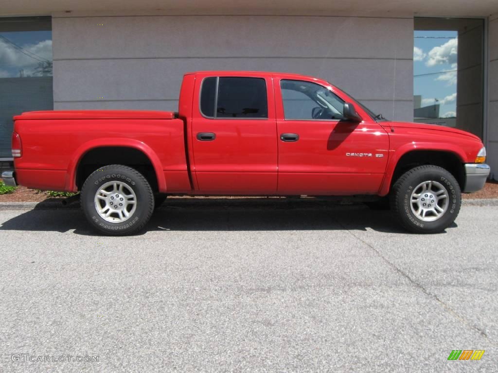 2002 Dakota SLT Quad Cab 4x4 - Flame Red / Dark Slate Gray photo #2