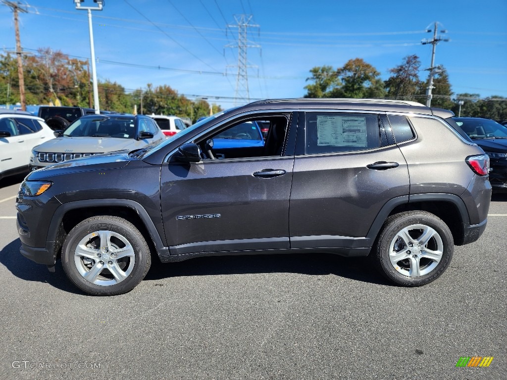 2023 Compass Latitude 4x4 - Granite Crystal Metallic / Black photo #3