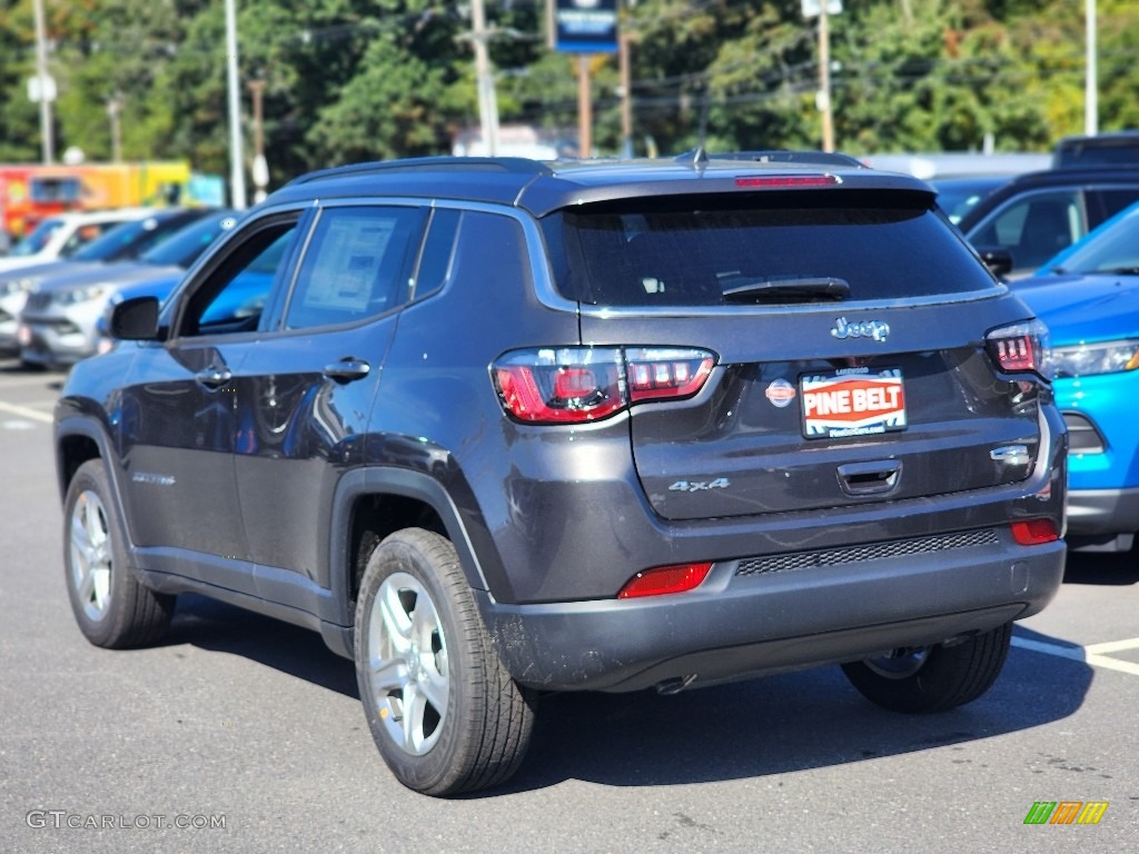 2023 Compass Latitude 4x4 - Granite Crystal Metallic / Black photo #4