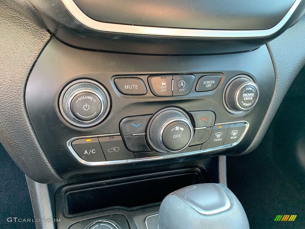 2021 Cherokee Latitude Lux 4x4 - Billet Silver Metallic / Black photo #17