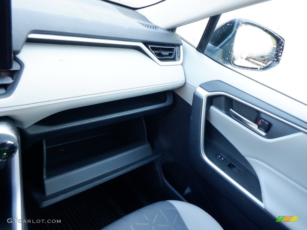 2020 RAV4 XLE AWD - Midnight Black Metallic / Light Gray photo #26