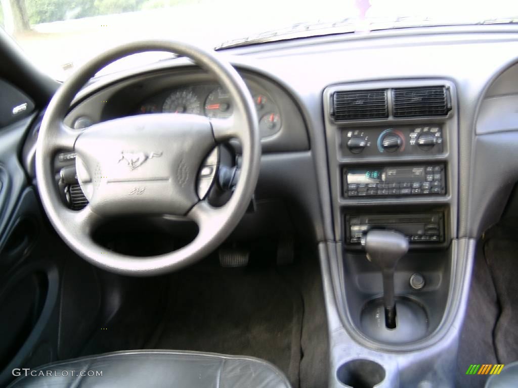 2000 Mustang V6 Convertible - Sunburst Gold Metallic / Dark Charcoal photo #3