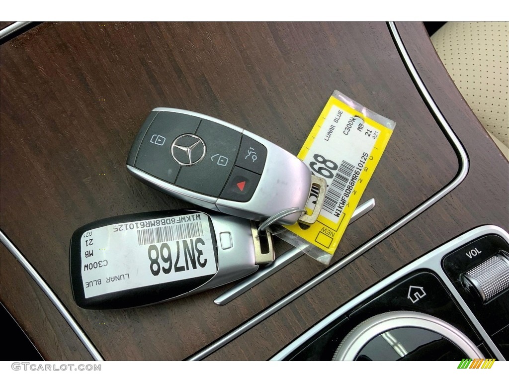 2021 Mercedes-Benz C 300 Sedan Keys Photos