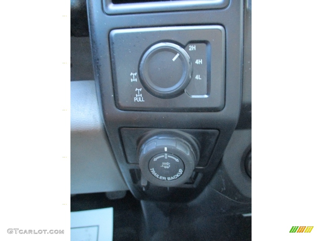 2016 F150 XL SuperCab 4x4 - Ingot Silver / Medium Earth Gray photo #18