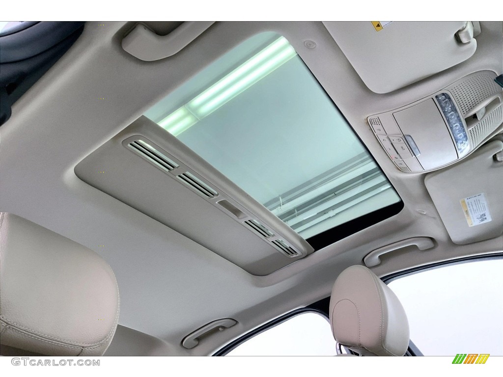 2021 Mercedes-Benz C 300 Sedan Sunroof Photos