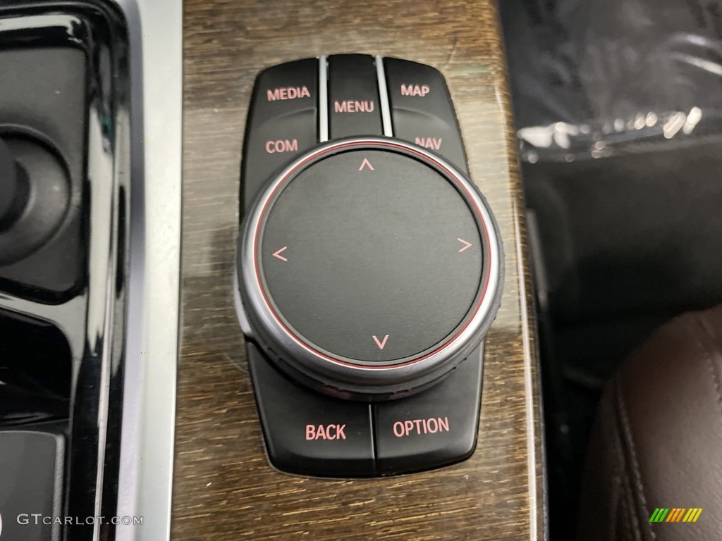 2020 BMW X3 xDrive30e Controls Photos