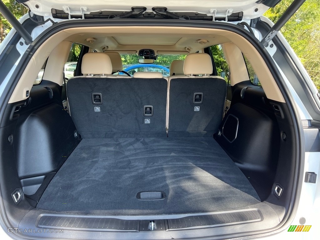 2022 Jeep Grand Cherokee Limited 4x4 Trunk Photos