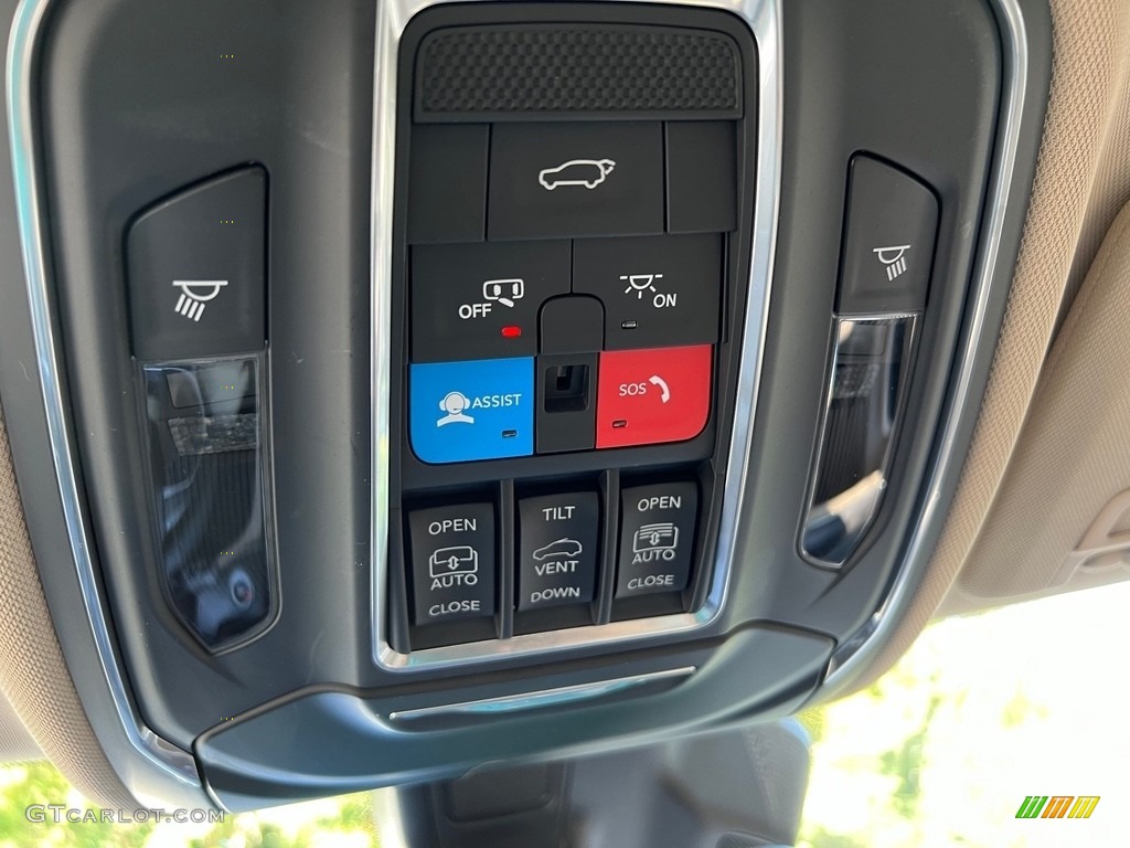 2022 Jeep Grand Cherokee Limited 4x4 Controls Photos