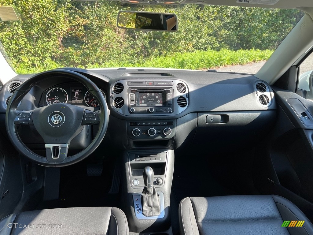 2015 Volkswagen Tiguan SEL 4Motion Dashboard Photos