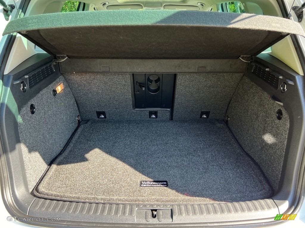 2015 Volkswagen Tiguan SEL 4Motion Trunk Photos