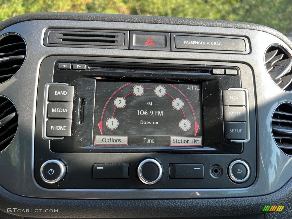 2015 Volkswagen Tiguan SEL 4Motion Controls Photo #146626515