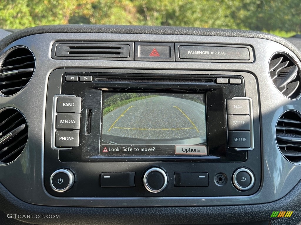 2015 Volkswagen Tiguan SEL 4Motion Controls Photo #146626545