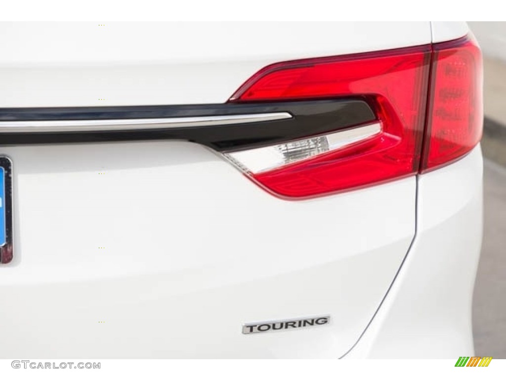 2024 Honda Odyssey Touring Marks and Logos Photos