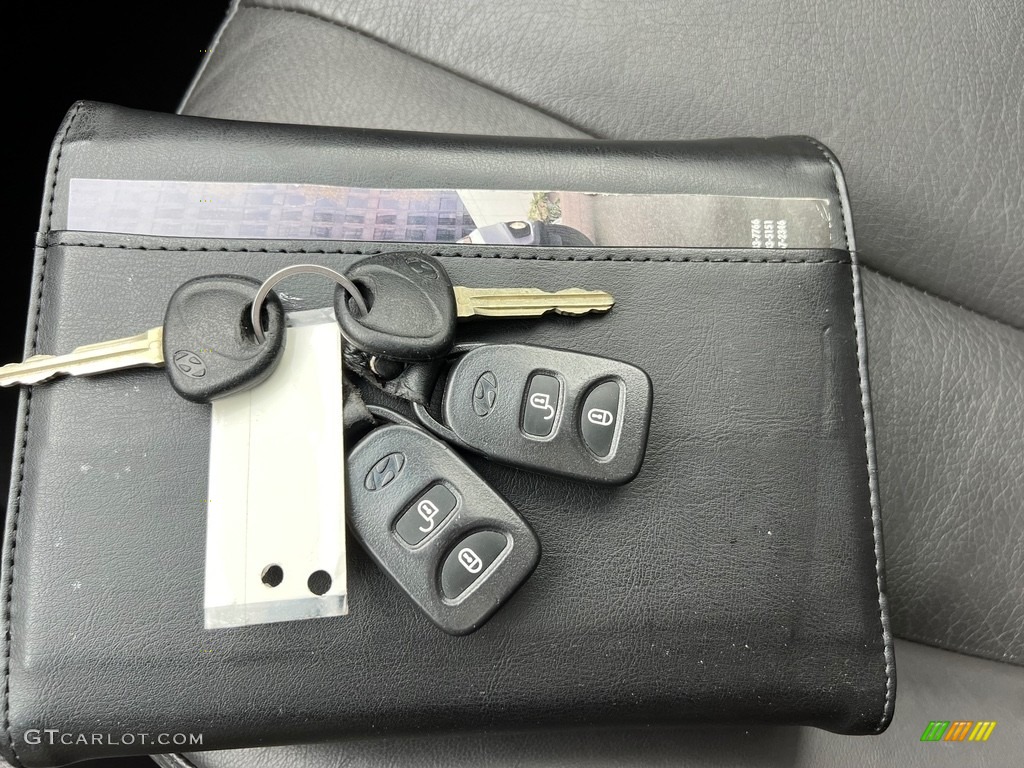 2012 Hyundai Santa Fe Limited Keys Photos