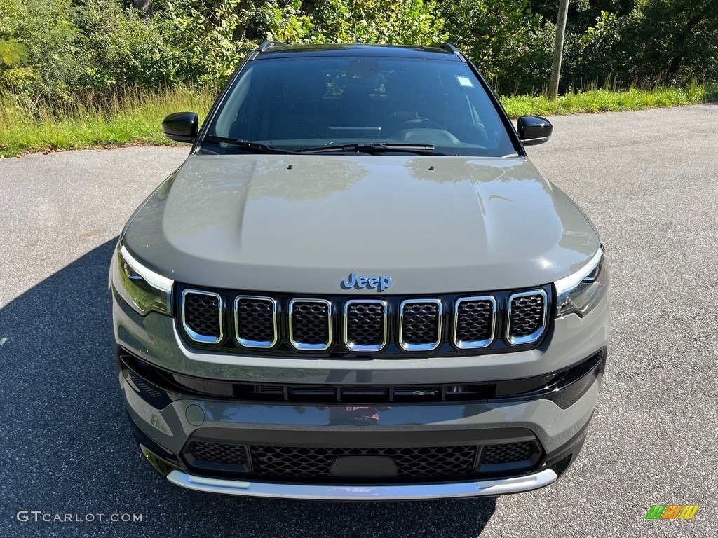 2024 Compass Limited 4x4 - Sting-Gray / Black photo #3