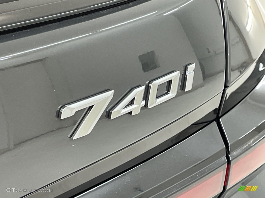 2024 BMW 7 Series 740i Sedan Marks and Logos Photos