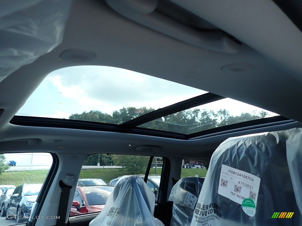 2024 Jeep Grand Cherokee 4XE Sunroof Photos