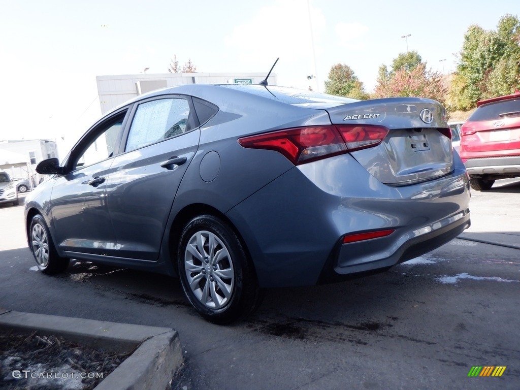 2018 Accent SE - Urban Gray / Black photo #5