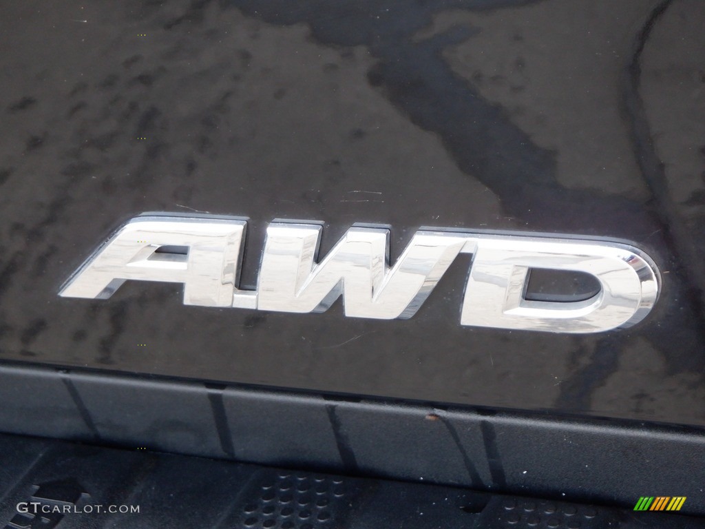 2023 Honda Ridgeline RTL AWD Marks and Logos Photos