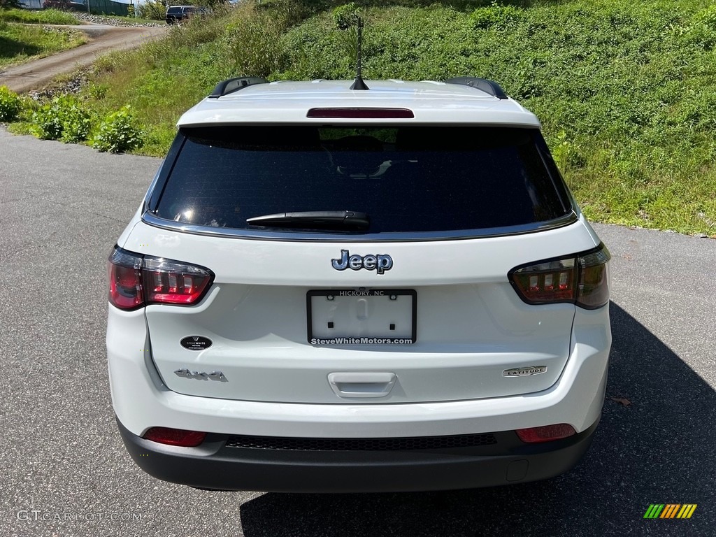 2023 Compass Latitude 4x4 - Bright White / Black photo #7
