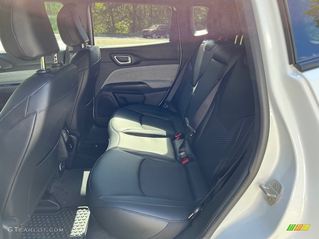 2023 Compass Latitude 4x4 - Bright White / Black photo #14