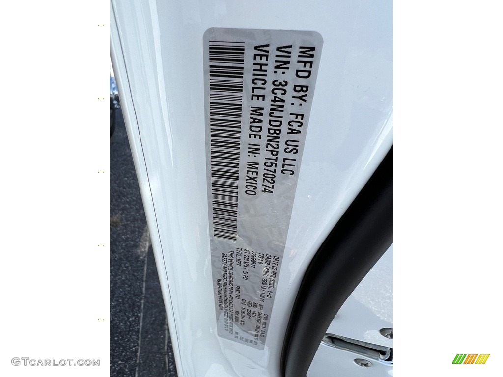 2023 Compass Latitude 4x4 - Bright White / Black photo #29