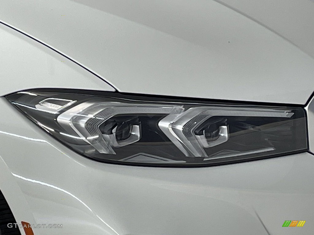 2024 3 Series 330i Sedan - Alpine White / Black photo #4