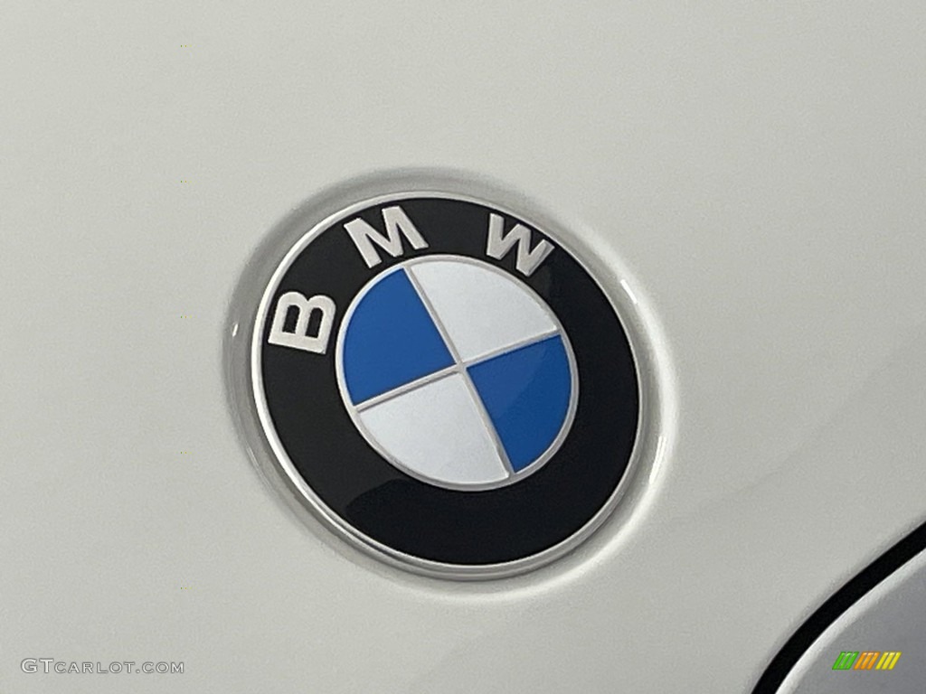 2024 BMW 3 Series 330i Sedan Marks and Logos Photo #146639905