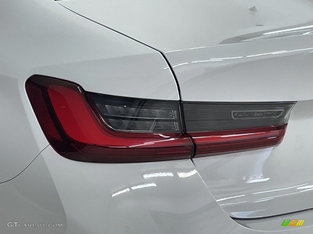 2024 3 Series 330i Sedan - Alpine White / Black photo #6