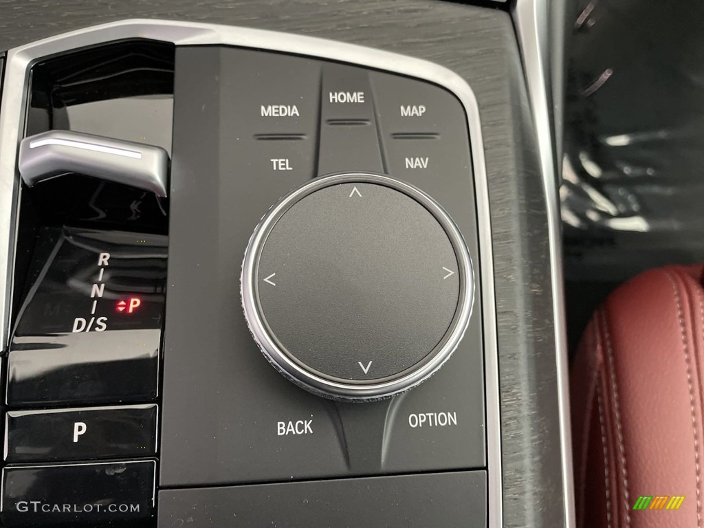 2024 BMW 3 Series 330i xDrive Sedan Controls Photos