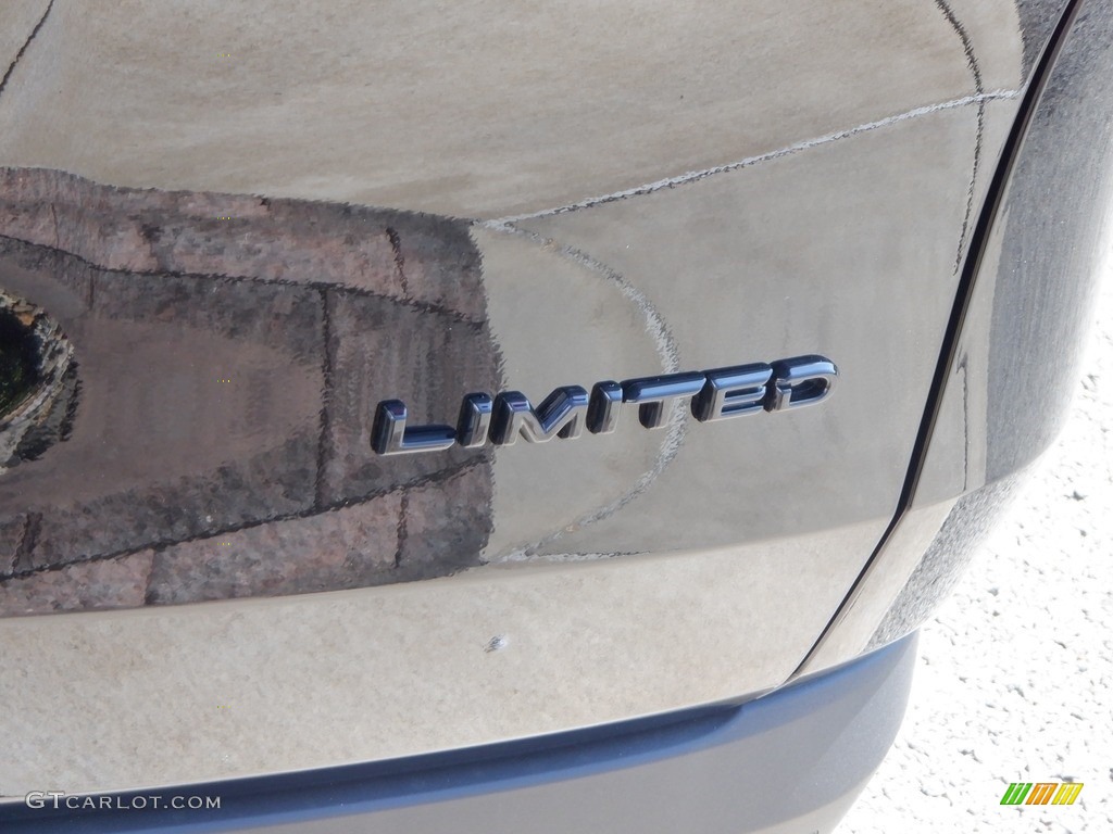 2024 Toyota Grand Highlander Limited AWD Marks and Logos Photos