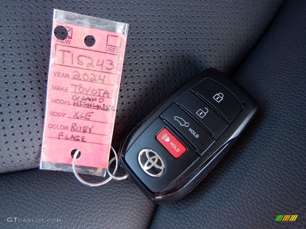 2024 Toyota Grand Highlander XLE AWD Keys Photo #146642791