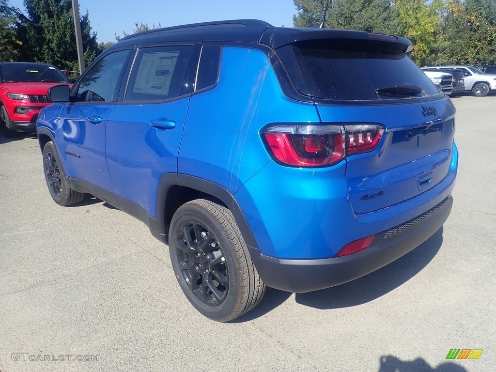 2023 Compass Altitude 4x4 - Laser Blue Pearl / Black photo #3