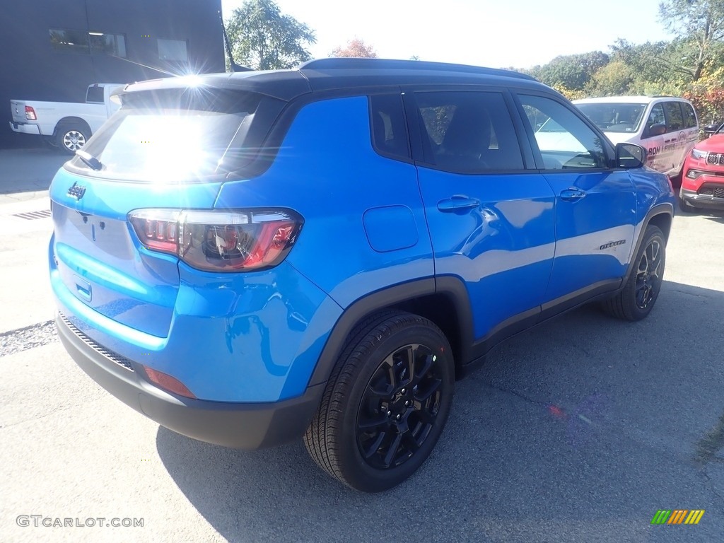 2023 Compass Altitude 4x4 - Laser Blue Pearl / Black photo #6