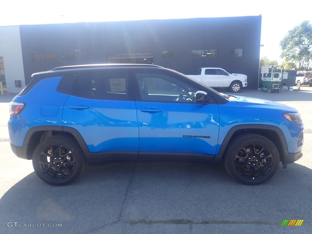 2023 Compass Altitude 4x4 - Laser Blue Pearl / Black photo #7
