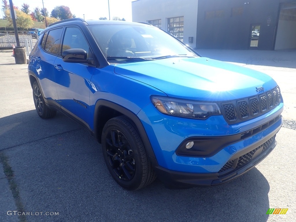 2023 Compass Altitude 4x4 - Laser Blue Pearl / Black photo #8