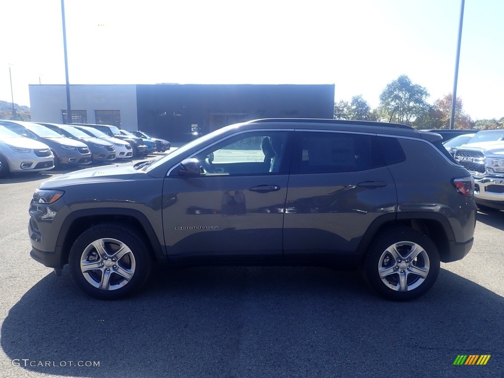 2023 Compass Latitude 4x4 - Sting-Gray / Black photo #2