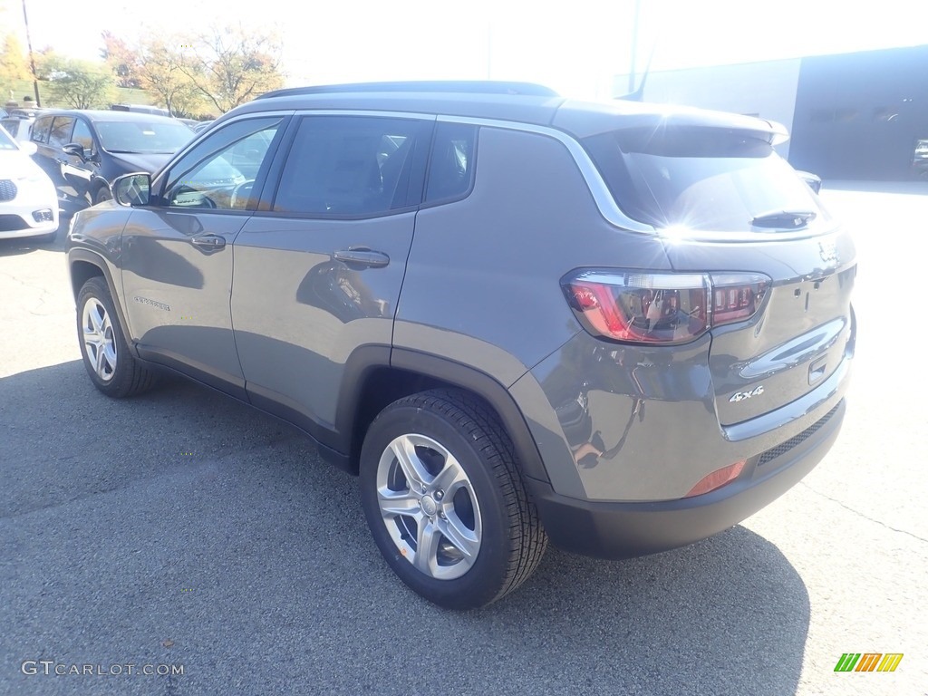 2023 Compass Latitude 4x4 - Sting-Gray / Black photo #3