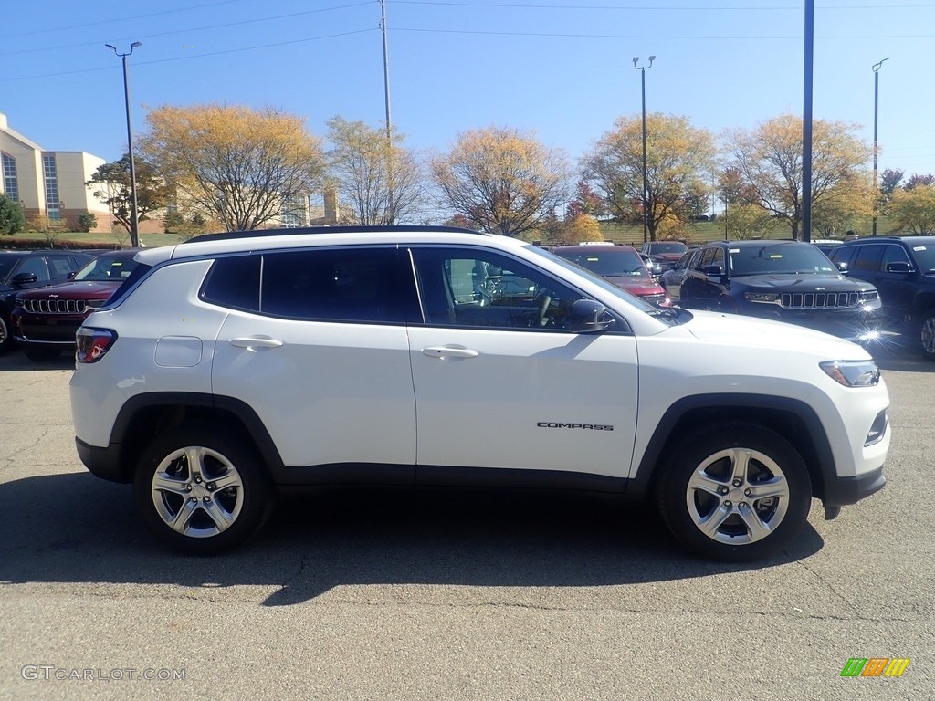 2023 Compass Latitude 4x4 - Bright White / Black photo #7