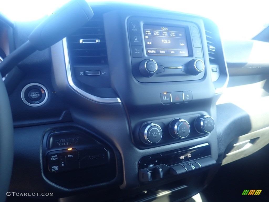2024 3500 Big Horn Crew Cab 4x4 - Diamond Black Crystal Pearl / Diesel Gray/Black photo #16
