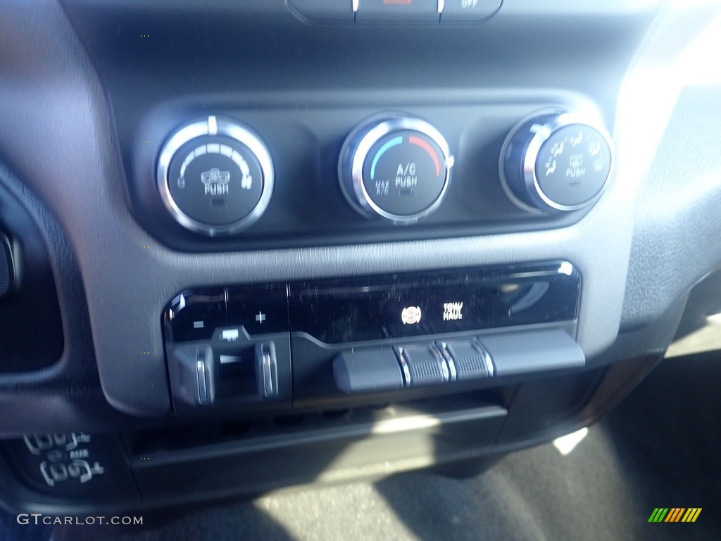 2024 3500 Big Horn Crew Cab 4x4 - Diamond Black Crystal Pearl / Diesel Gray/Black photo #17