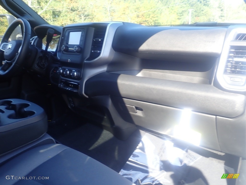 2024 3500 Big Horn Crew Cab 4x4 - Bright White / Diesel Gray/Black photo #11