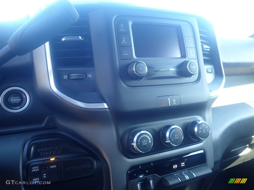 2024 3500 Big Horn Crew Cab 4x4 - Bright White / Diesel Gray/Black photo #17
