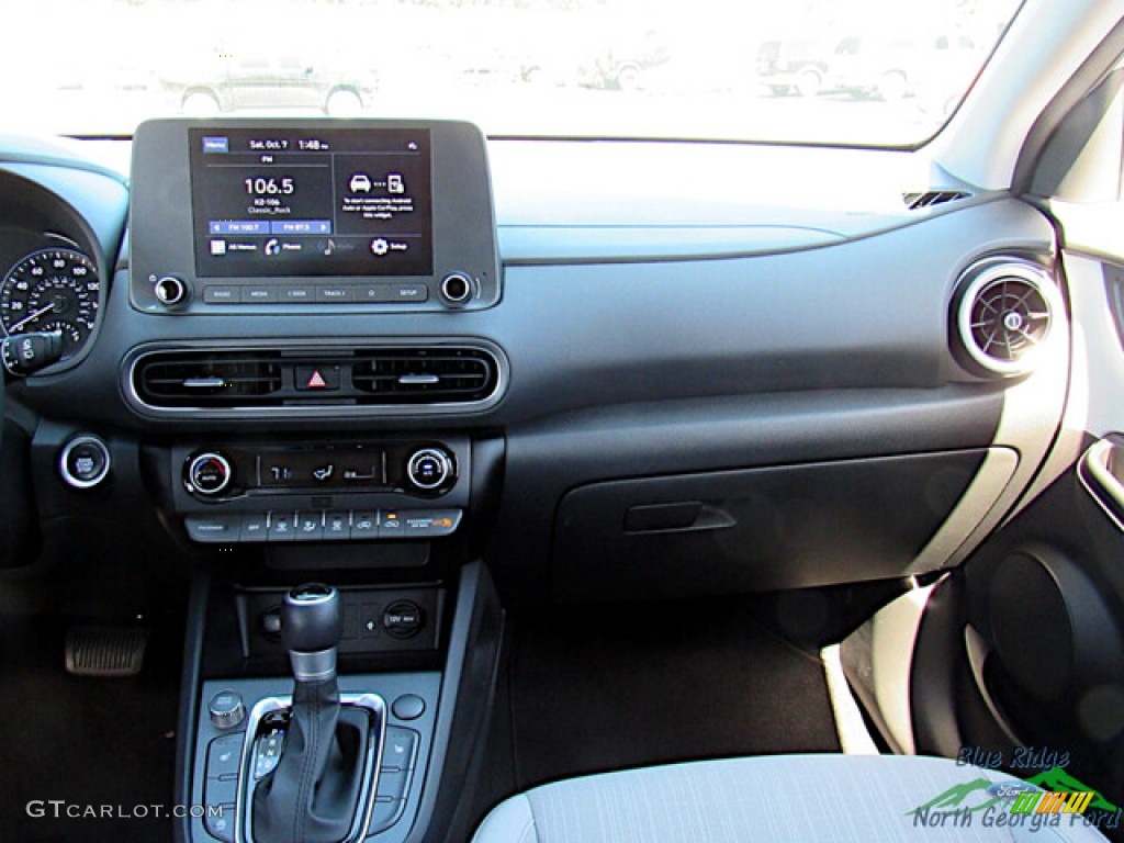 2022 Hyundai Kona SEL Dashboard Photos